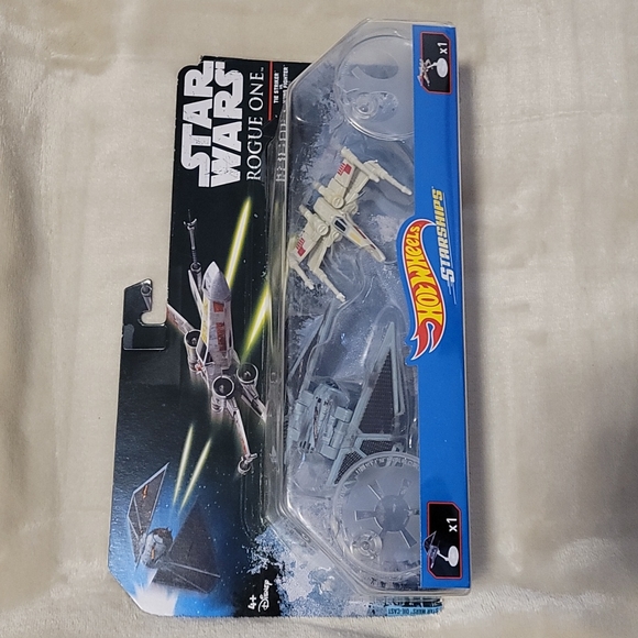 Hot Wheels, Star Wars Rogue One Starships The Striker vs. X-Wing Fighter Vehicle - Picture 1 of 3